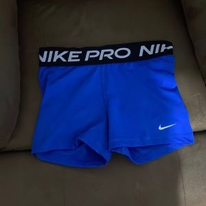 Nike pro spandex size small